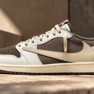 Jordan 1 Low Travis Scott, l'histoire d'un Swoosh à l'envers