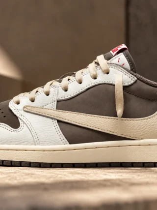 Jordan 1 Low Travis Scott, l'histoire d'un Swoosh à l'envers